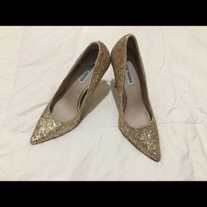 Hold Steve Madden Stilettos